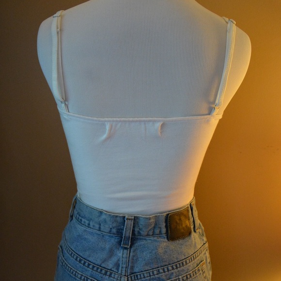 NWOT Daisy Detailed Bodysuit, Size Small - Picture 4 of 4