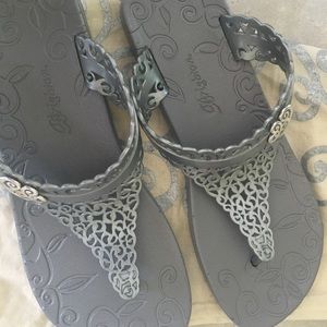 NWT BRIGHTON FLIP FLOPS