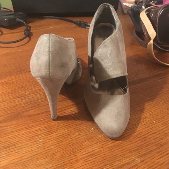 apostrophe heels - Picture 3 of 4