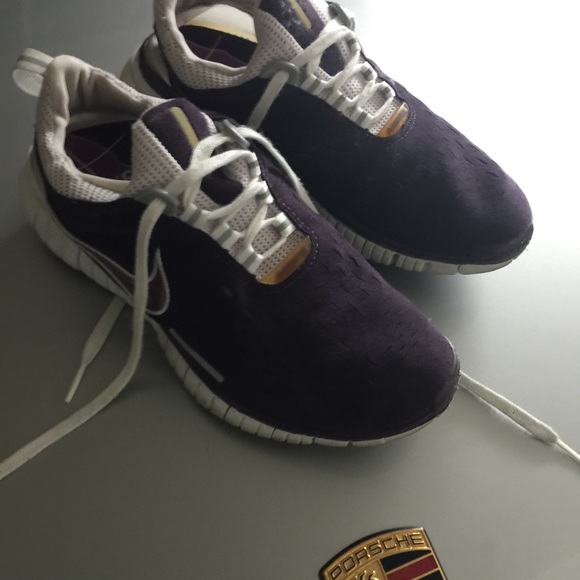 Super Cute!!  Nike Purple Sz 7