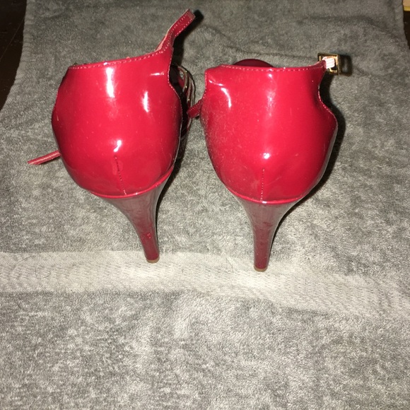 Open toe T Strap Pump - Picture 3 of 4
