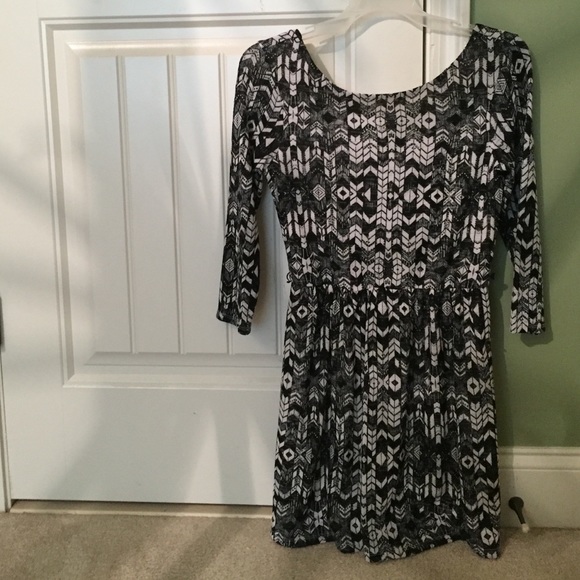 Adorable black & white geometric dress