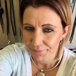 Meet your Posher, Sapphire