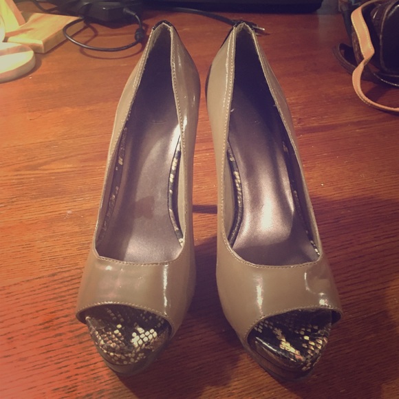 Jessica Simpson heels - Picture 1 of 4