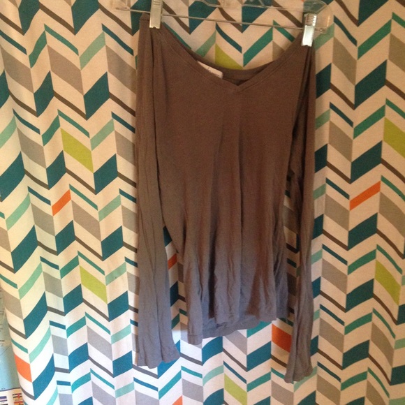 Grey long sleeve v-neck