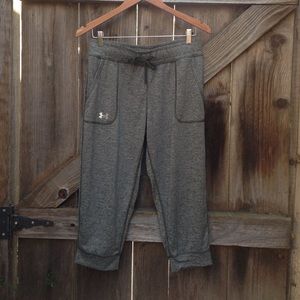 UA Heatgear olive green twist capris size small