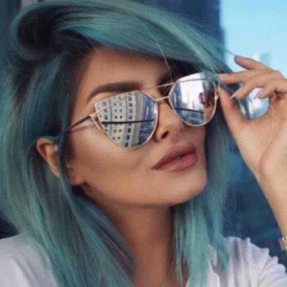 ❌ONE LEFT❌SALE Silver Mirrored Sunglasses❌