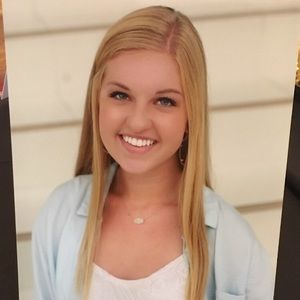 Meet your Posher, Courtney