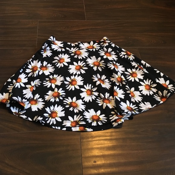 Daisy skater skirt