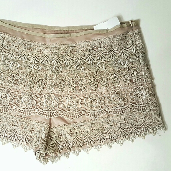 Lace Overlay Shorts - Picture 3 of 4