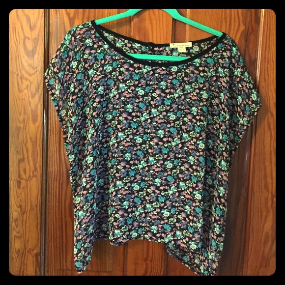 Short sleeve floral too