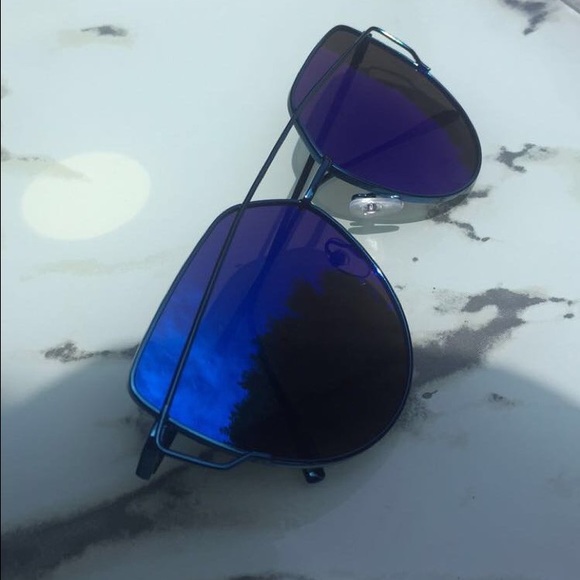 ❌FLASH SALE❌Blue Mirrored Sunglasses❌