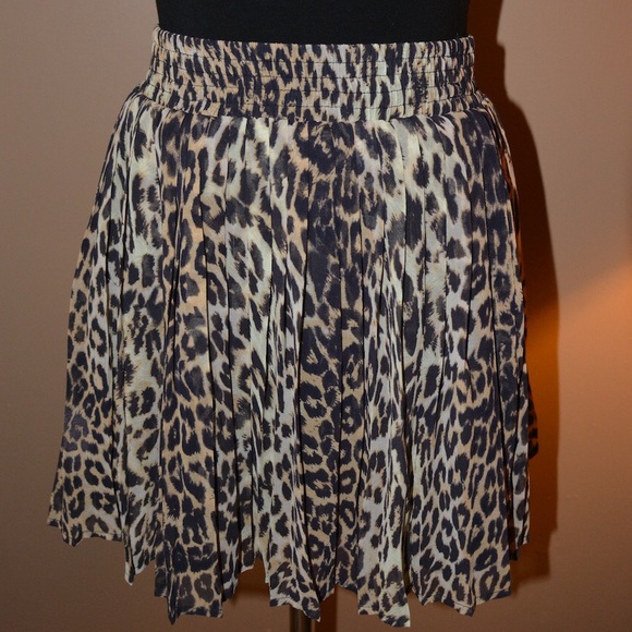 NWOT, Cheetah Print Skirt by MinkPink, SmallMink - Picture 2 of 3