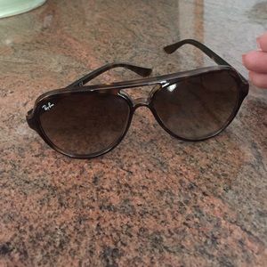 Auth cats5000 Raybans.