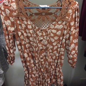 Brown 3/4 sleeved shirt. Only worn a few times.