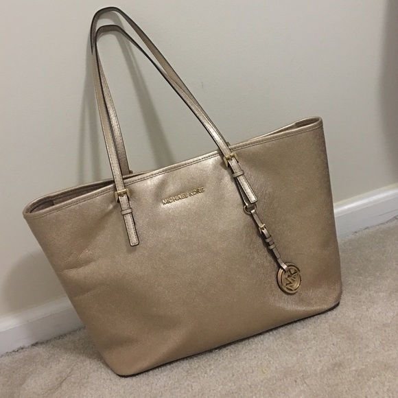 Jet Set Travel Medium Saffiano Leather Tote
