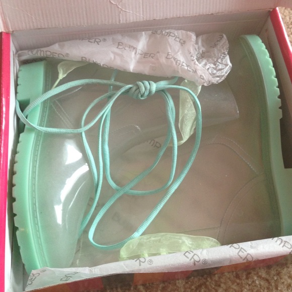 NEW RAINBOOTS
