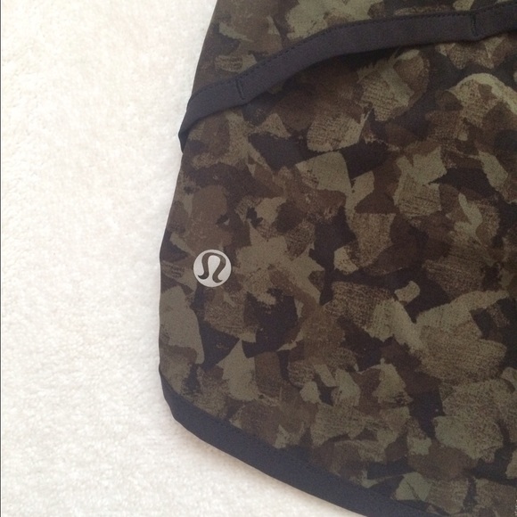 NWOT Lululemon Mystic Jungle Green Speed Shorts 6 - Picture 4 of 4