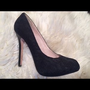 Fab Black Lace Stiletto Pumps!!!