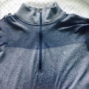 NIKE RUNNING JACKET🔴1HOUR SALE PRICE FIRM🔴