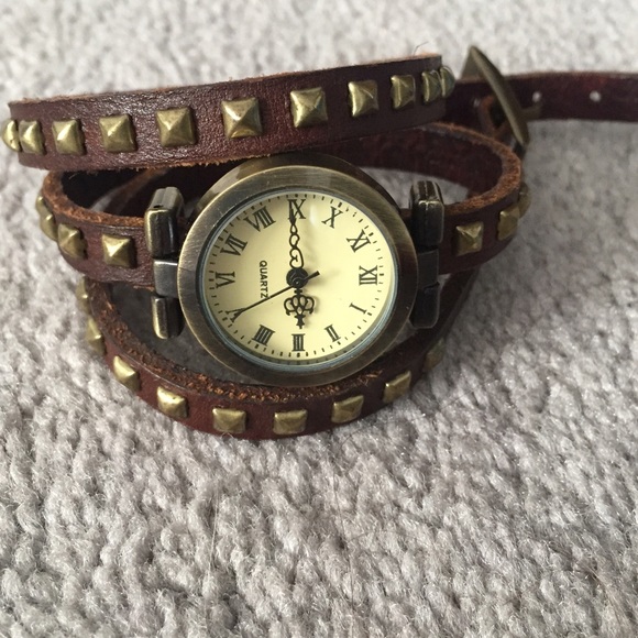 Beautiful Antique looking wrap watch 🕰
