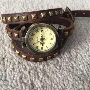 Beautiful Antique looking wrap watch 🕰