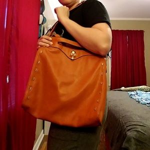 NWOT Skull detail faux-leather purse!