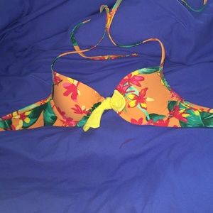 Bikini top (32a)