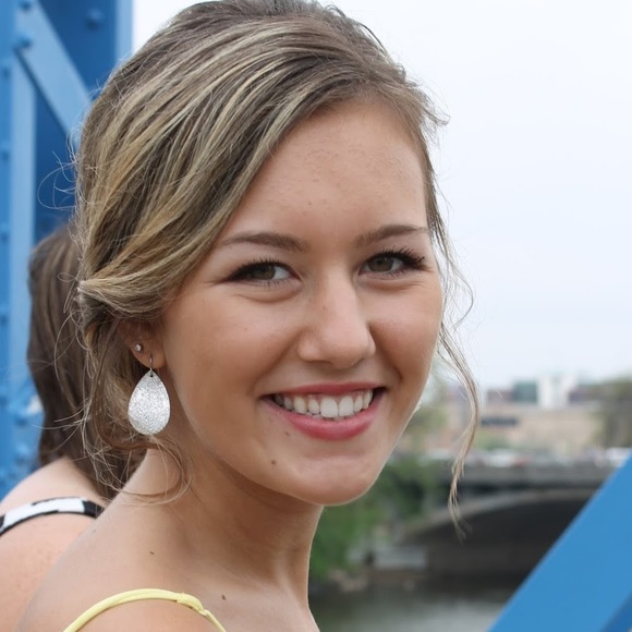 Meet your Posher, Paige - Picture 1 of 1