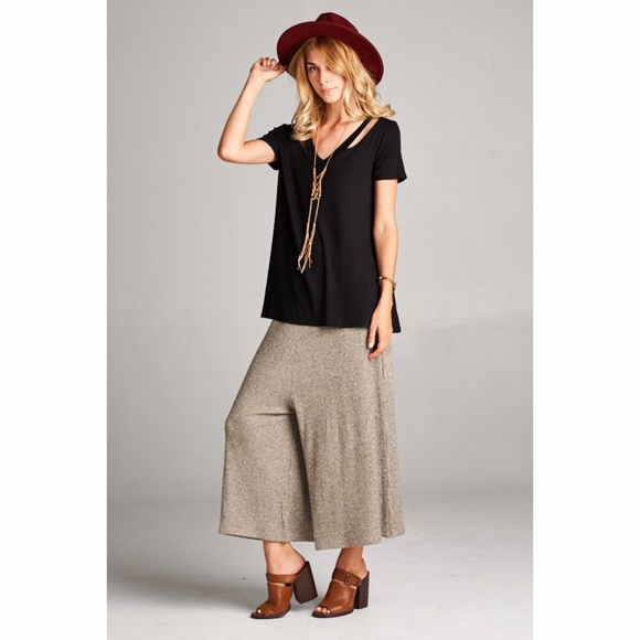 Flash Sale! Black Cold Shoulder Cut Out Top - Picture 4 of 4