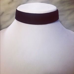 Basic velvet choker