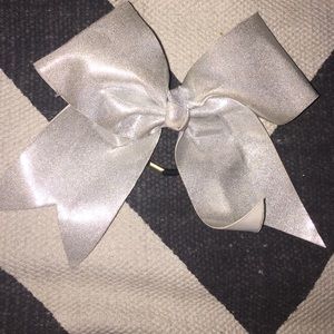 Silver cheer bow