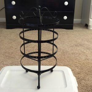 Super cute metal ear ring holder!!