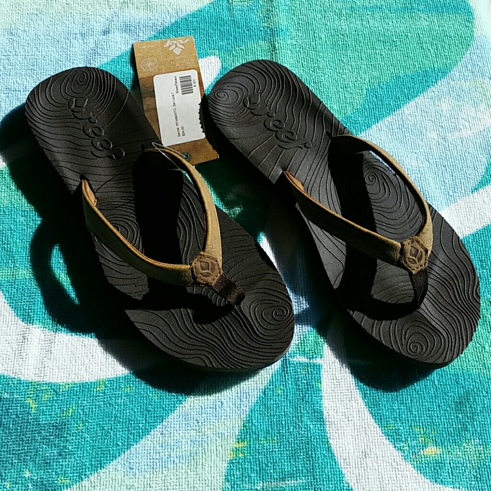 Sz 7 - NWT Reef flip flops, "Zen Love" Women's