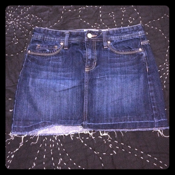 Old Navy size 16 girls jean skirt. New condition.