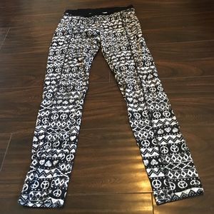 Black-and-white tribal print leggings
