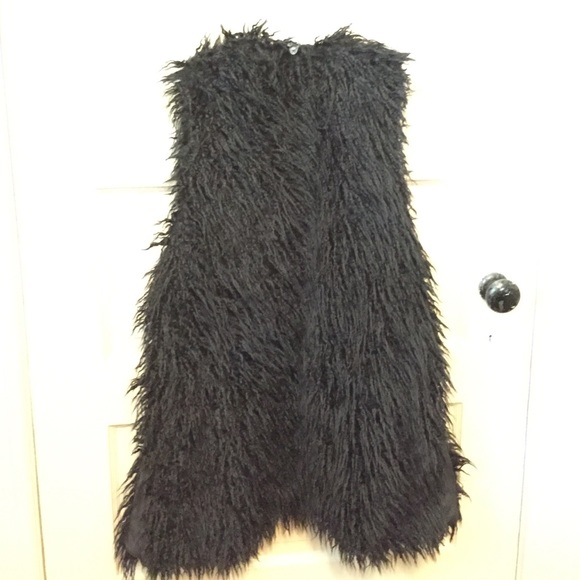 Black faux Shearling Vest - Picture 3 of 3