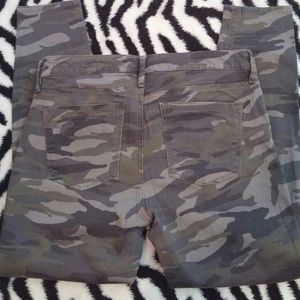 Express green camo ankle leggings