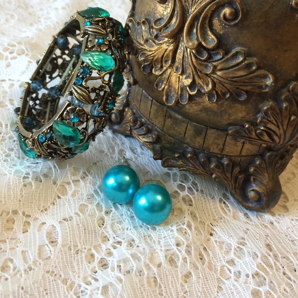 Jewelry - Aquamarine Stretch Bracelet and Large Ball Studs