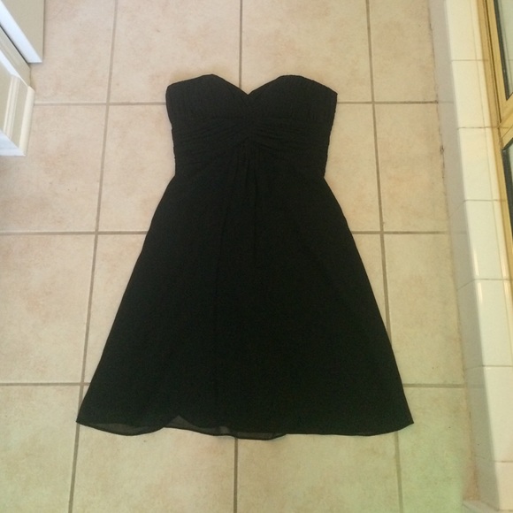 👗SALE👗 White House Black Market Strapless Dress