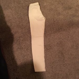 White skinny jeans