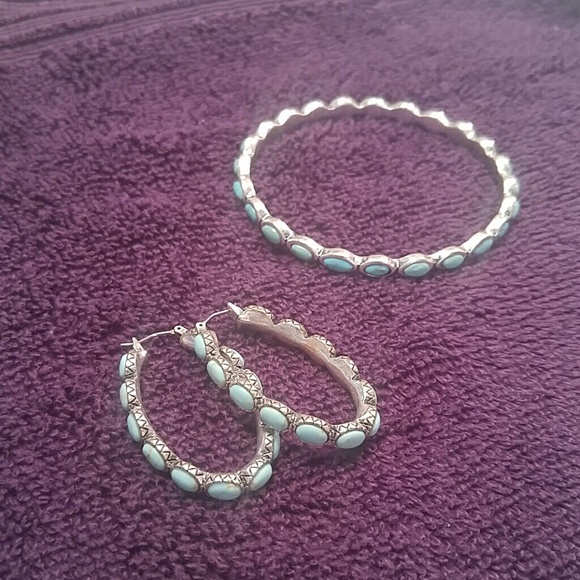 Turquoise hoop earrings and bracelet set - Picture 1 of 3
