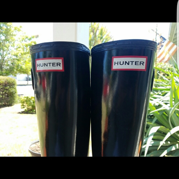 Like new black glossy hunter want to trade ARIAT