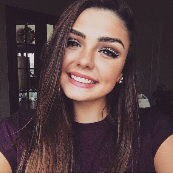Meet your Posher, Julia - Picture 1 of 1