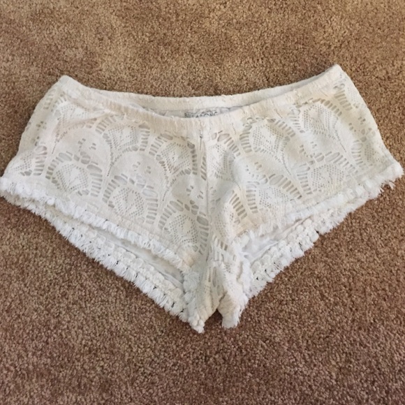 Sold 🚫🚫billabong lace shorts