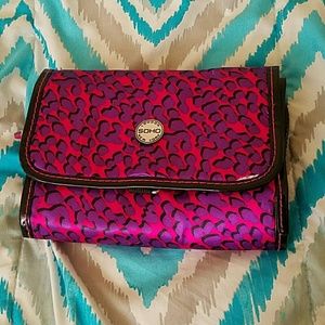 Foldable and hangable makeup bag