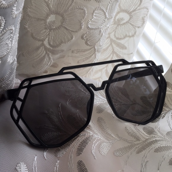 🏆HOST PICK🏆 Heptagon Black Sunglasses - Picture 2 of 5