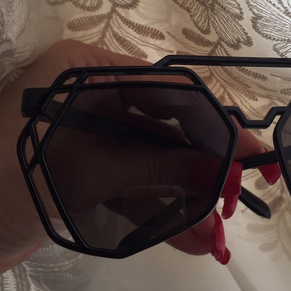 🏆HOST PICK🏆 Heptagon Black Sunglasses - Picture 3 of 5