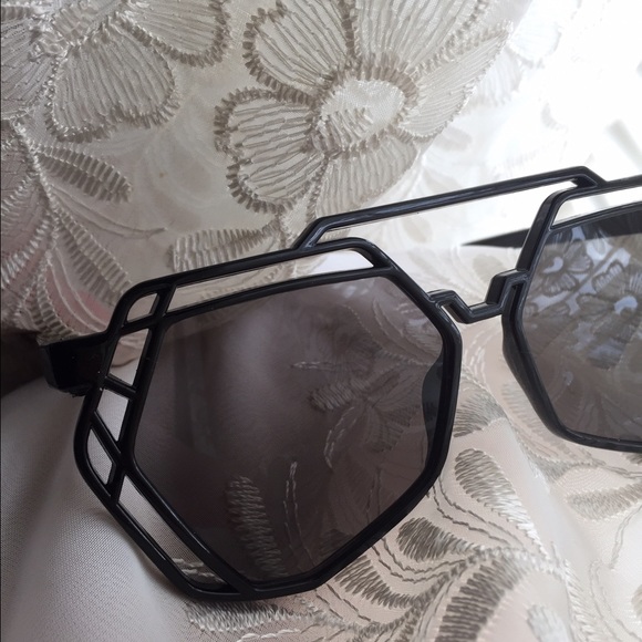 🏆HOST PICK🏆 Heptagon Black Sunglasses - Picture 4 of 5