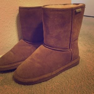 Bear paw tan short boot!! 🐻